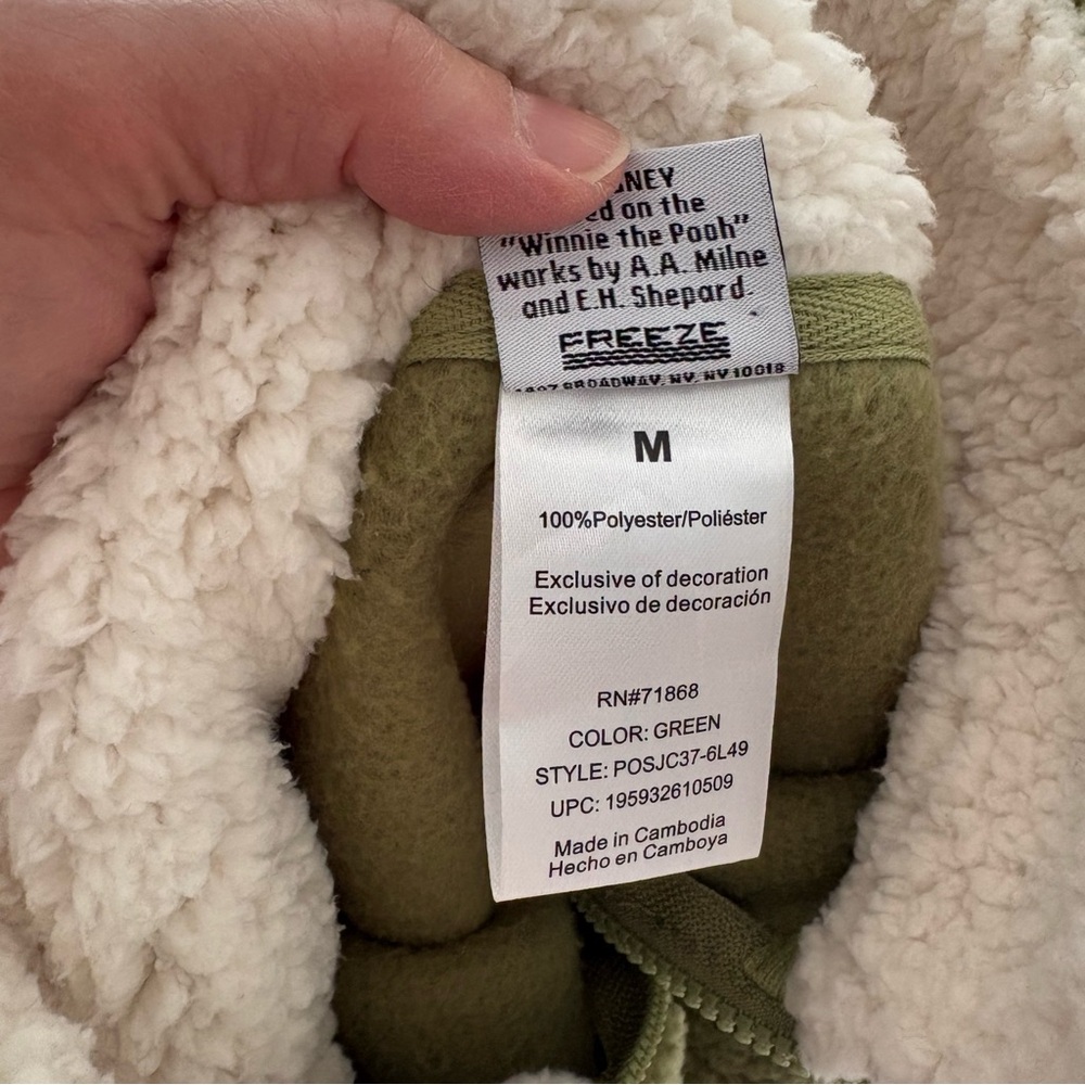 Disney Winnie the Pooh Keep Calm Skate On Sherpa Pullover Jacket Size M - Picture 9 of 12
